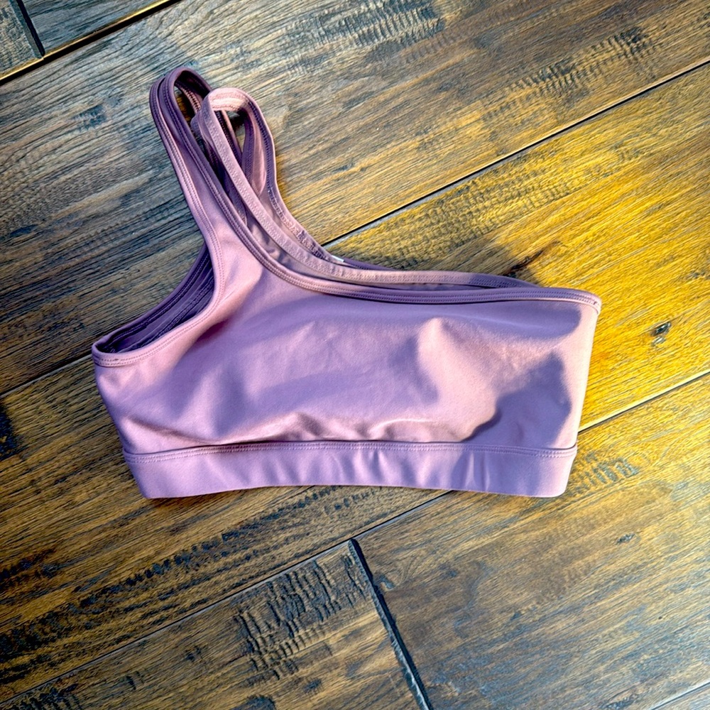 ALO ONE SHOULDER SPORTS BRA SIZE M LIGHT PURPLE